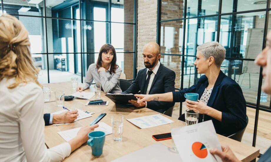 Jakie kompetencje są niezbędne w pracy specjalisty ds. odzyskiwania długów?