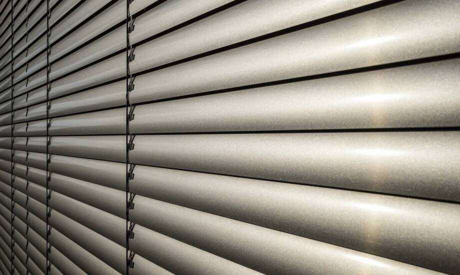 Żaluzje fasadowe antywłamaniowe a ochrona prywatności - przewodnik dla klientów