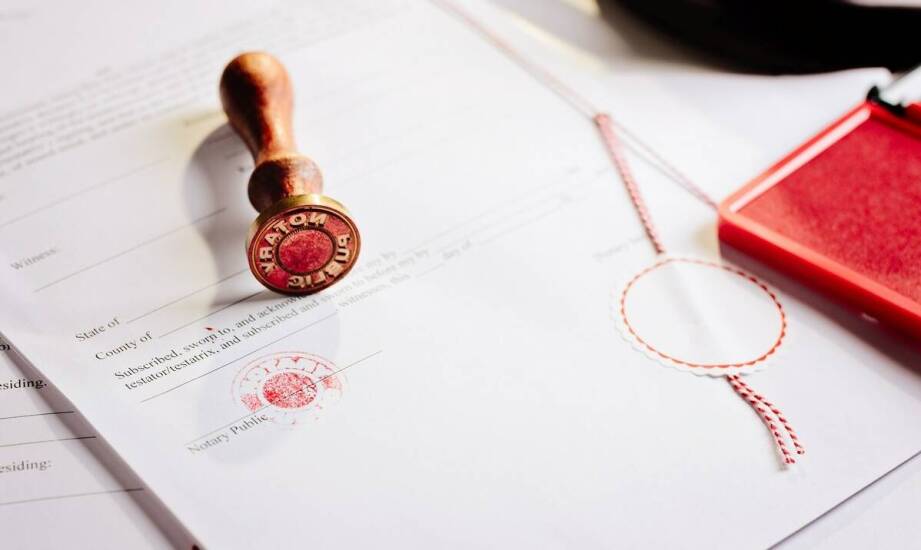 Jakie czynności notarialne są niezbędne przy sprzedaży działki?