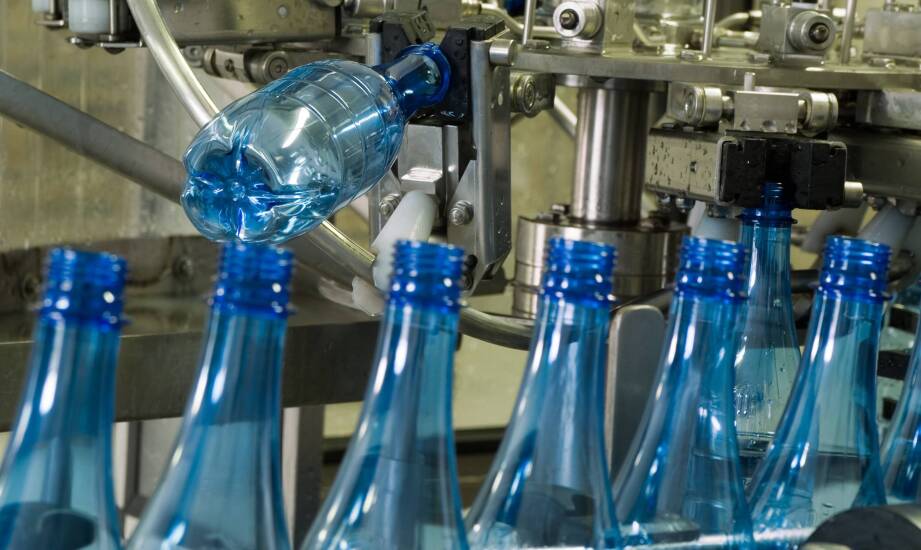 Wydajność przenośników rolkowych i modułowych w liniach rozlewniczych