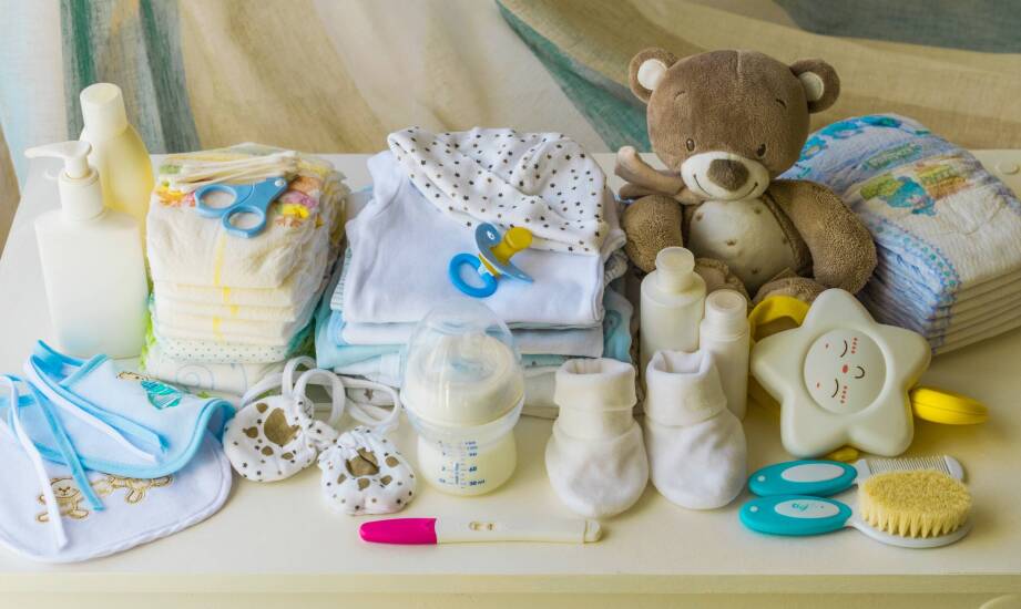 Przegląd artykułów niemowlęcych z oferty hurtowej – co warto mieć?