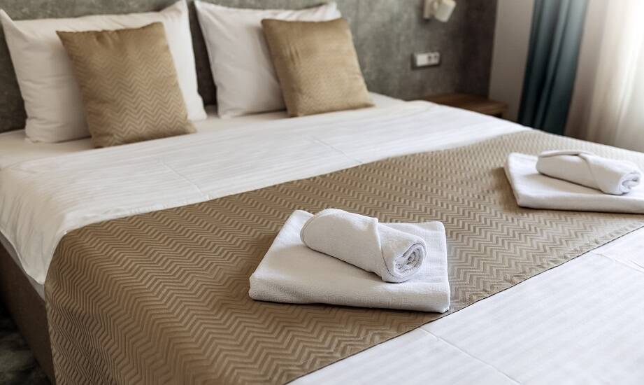 Pościel hotelowa 140x200 – co decyduje o jej wyjątkowości i popularności?