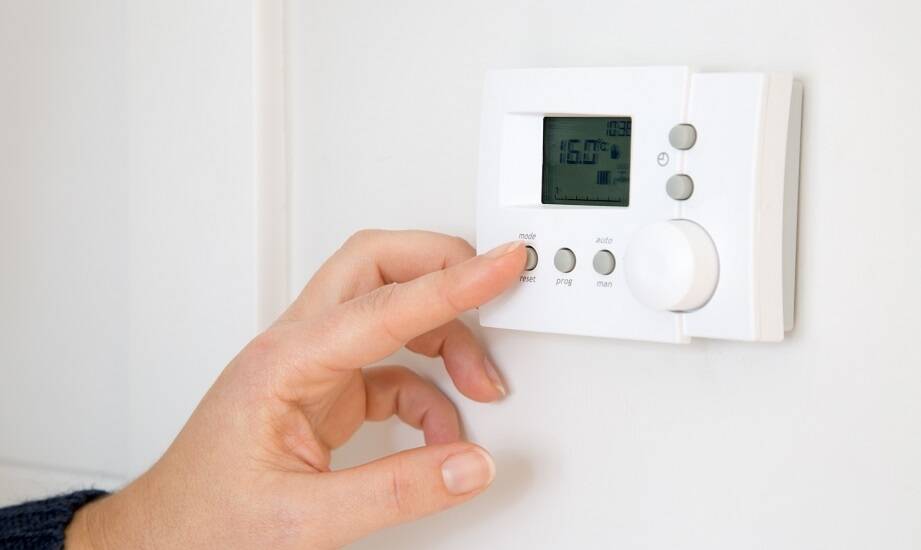 Efektywność energetyczna a pokojowy regulator temperatury – co mówią eksperci?