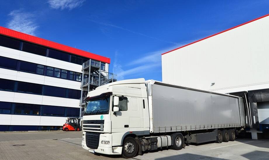 Na co zwrócić uwagę, zlecając usługi transportowe?