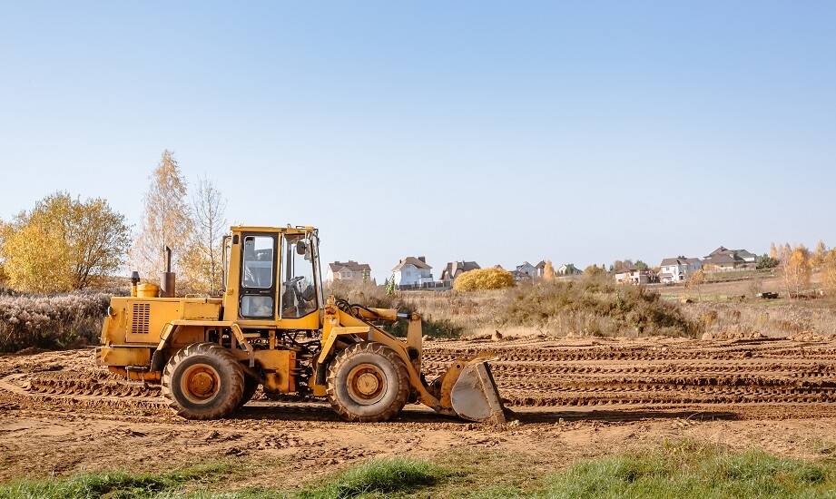 Proces przygotowania gruntów pod fundamenty budynków przemysłowych