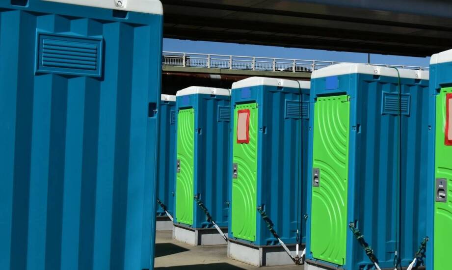 Toalety przenośne na imprezy masowe: dlaczego są niezbędne?