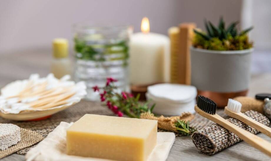 Jakie są korzyści z zastosowania dyspenserów w przemyśle kosmetycznym?