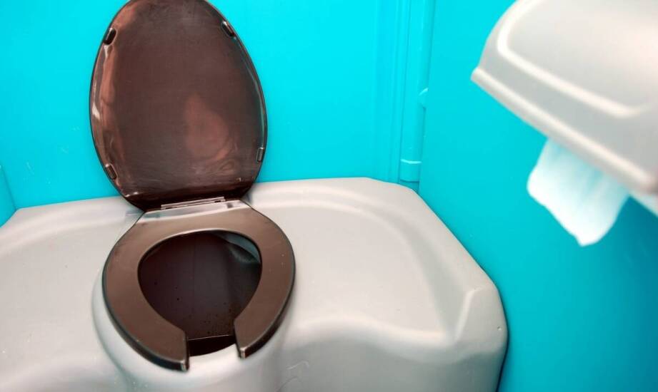 Jakie są zalety toalet przenośnych z funkcją antybakteryjną?