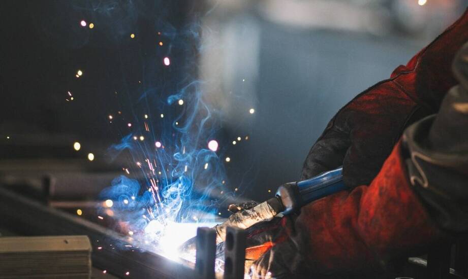 Wpływ jakości serwisu na długowieczność i wydajność zgrzewarek kondensatorowych