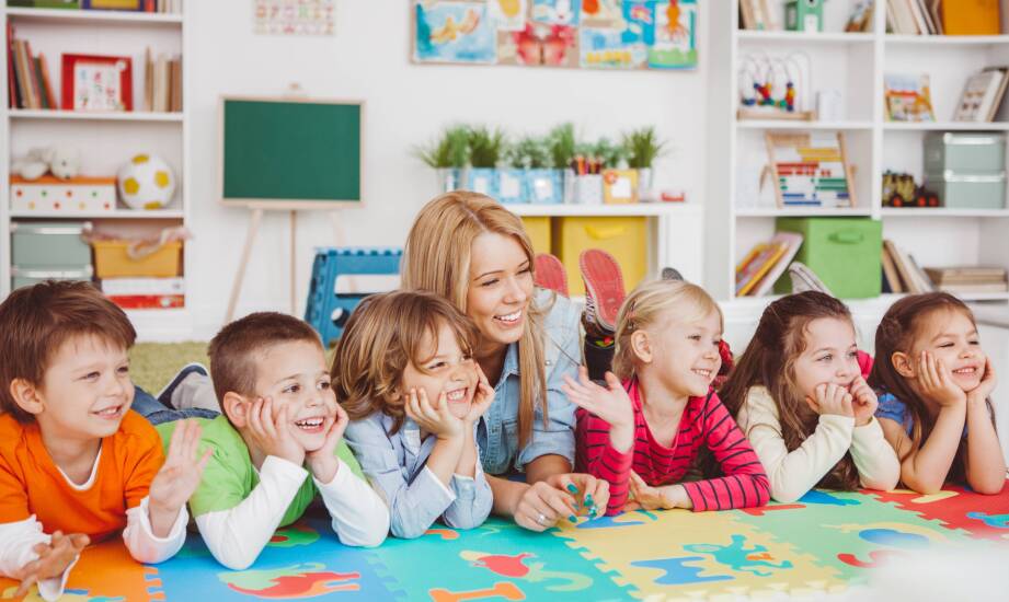 Jak zajęcia adaptacyjne pomagają dzieciom w integracji z grupą przedszkolną?