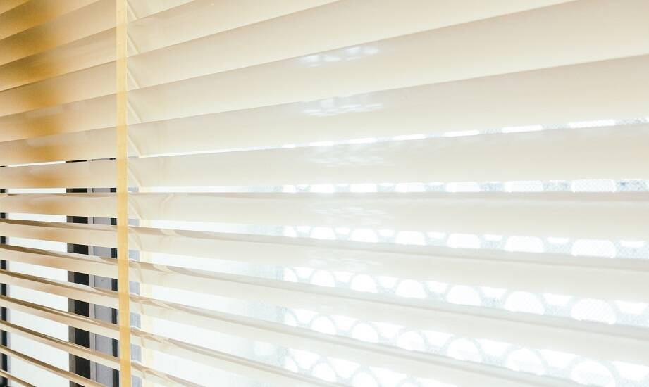 Jakie osłony okienne wybrać do domu i biura w Lublinie?