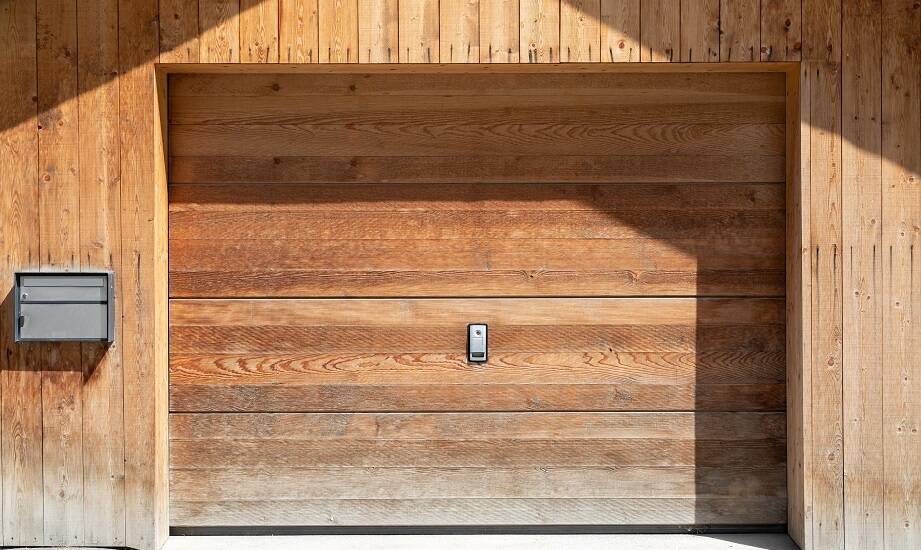 Czy garaże drewnopodobne są odporne na warunki atmosferyczne?