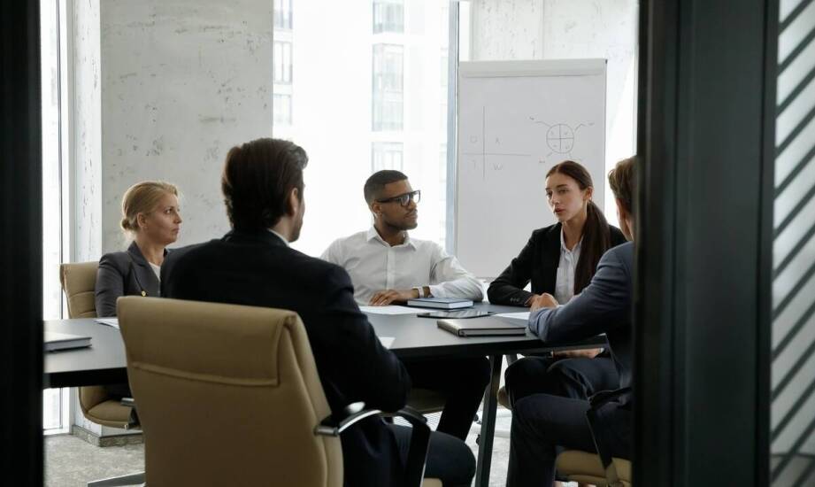 Jak kancelarie patentowe wspierają przedsiębiorstwa w negocjacjach dotyczących ochrony własności intelektualnej?