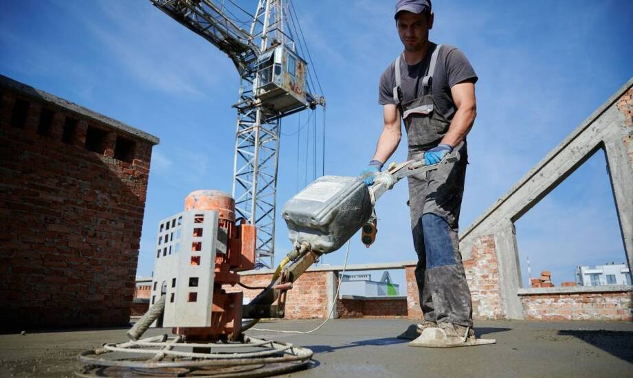 Agregaty tynkarskie a tradycyjne metody – co wybrać dla swojego projektu?