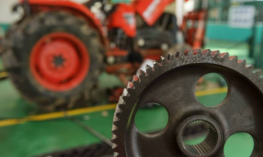 Jak części do układów napędowych wpływają na efektywność ciągników Kubota?