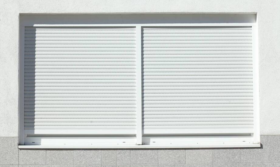 Żaluzje fasadowe a bezpieczeństwo – jak chronią przed włamaniami?