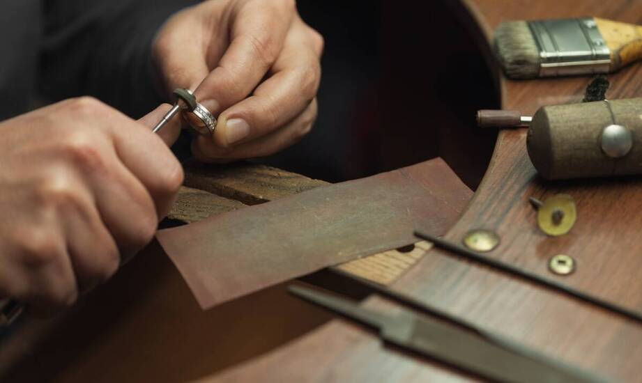 Profesjonalne odnawianie desek: Jakie narzędzia zapewniają najwyższą jakość?