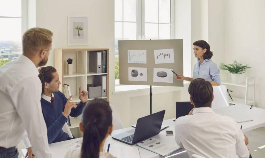 Jakie są kluczowe czynniki wpływające na sukces w multiagencji ubezpieczeniowej?