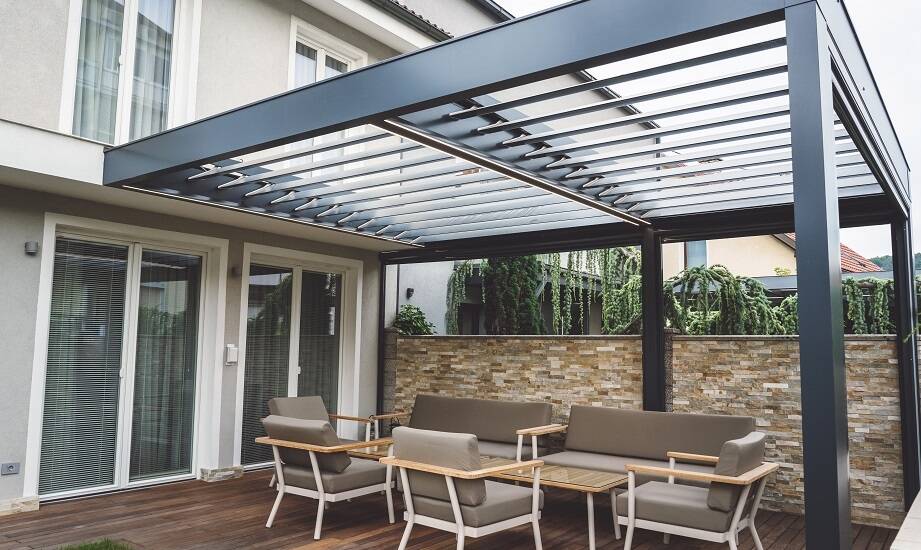 Zalety systemów odprowadzania wody w pergolach aluminiowych