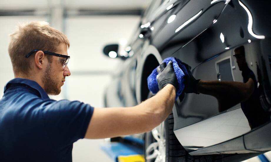 Jak usługi blacharsko-lakiernicze wpływają na wartość rynkową auta?