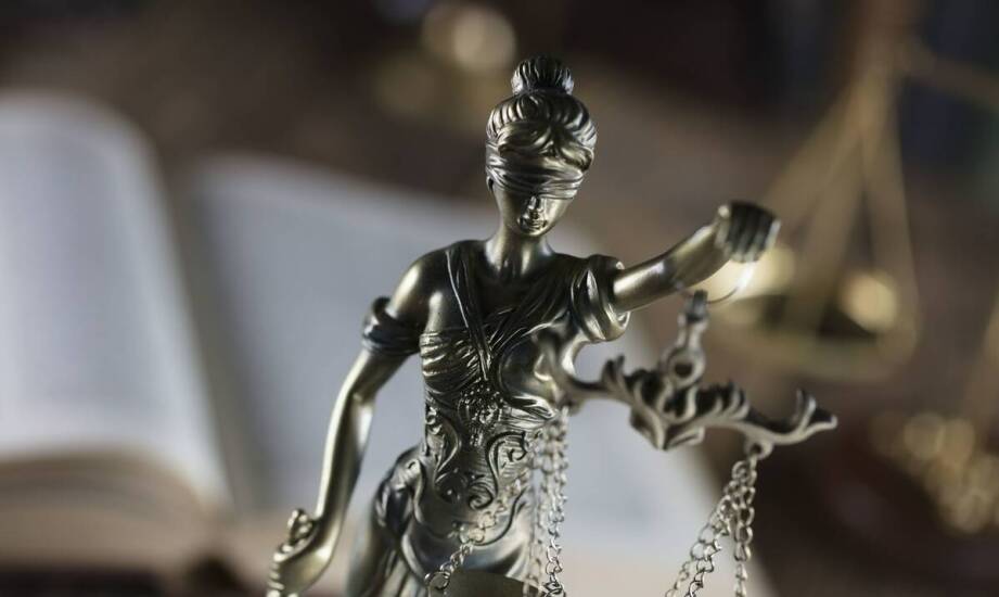 Kontrowersyjne teorie spiskowe w literaturze – co oferuje nasza księgarnia?