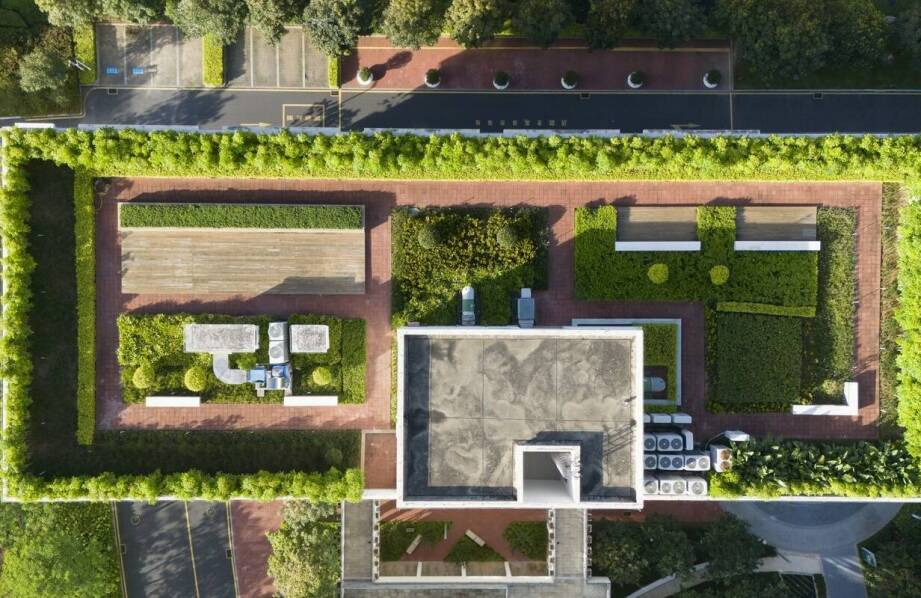 Jak montaż świetlików dachowych wpływa na komfort użytkowania przestrzeni?