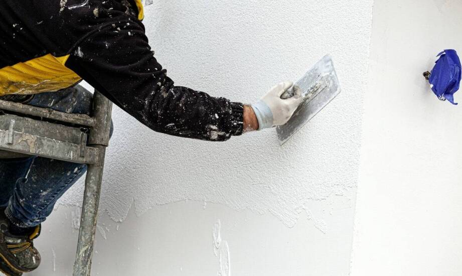 Tynk cienkowarstwowy – jak poprawia jakość i wygląd elewacji?