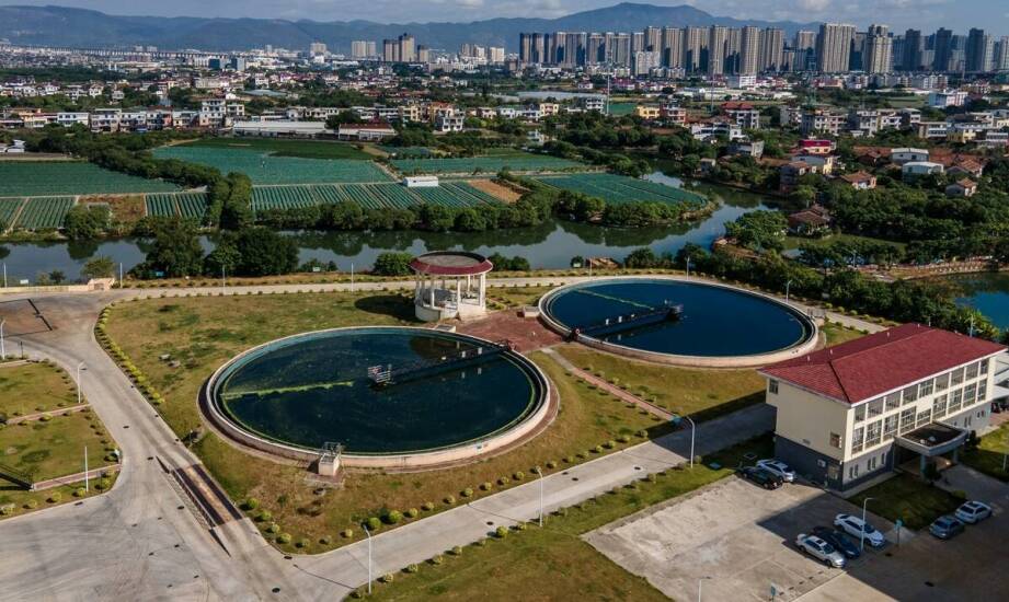 Jak zbiorniki do magazynowania wody mogą wspierać gospodarkę wodną miast?