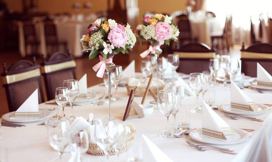 Dlaczego warto zainwestować w personalizowane tekstylia do restauracji?