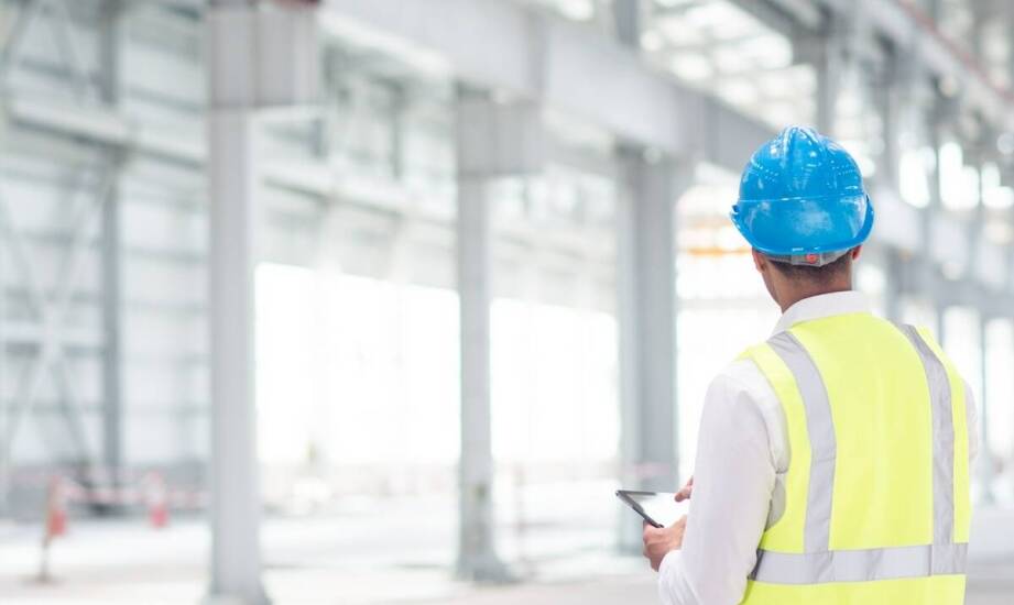 Dlaczego okresowe przeglądy techniczne są kluczowe przed modernizacją budynku?