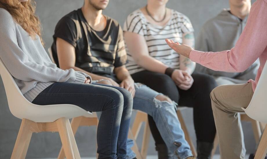 Jak terapia dla młodzieży wpływa na ich rozwój psychiczny i społeczny?