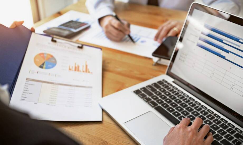 Wpływ doradcy podatkowego online na efektywność kadrowo-płacową firmy