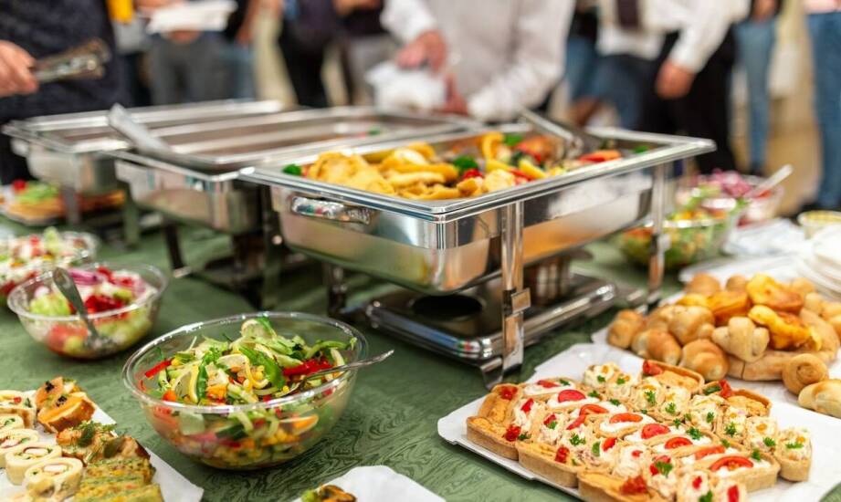 Wyjątkowa obsługa cateringowa na imprezach organizowanych przez restaurację