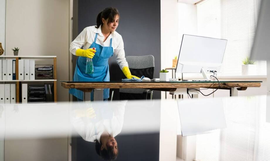 Korzyści płynące z outsourcingu usług sprzątania dla dużych przedsiębiorstw