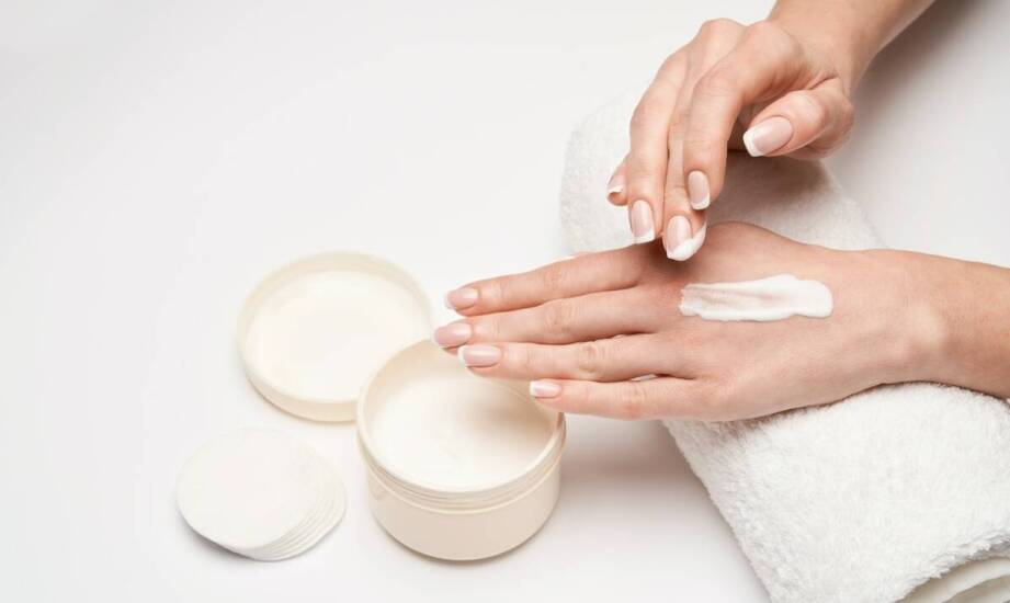 Jakie środki ostrożności należy zachować przy stosowaniu preparatów na świerzb?