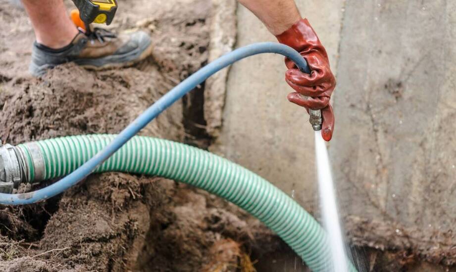 Metody mechaniczne w przepychaniu kanalizacji – dlaczego warto na nie postawić?