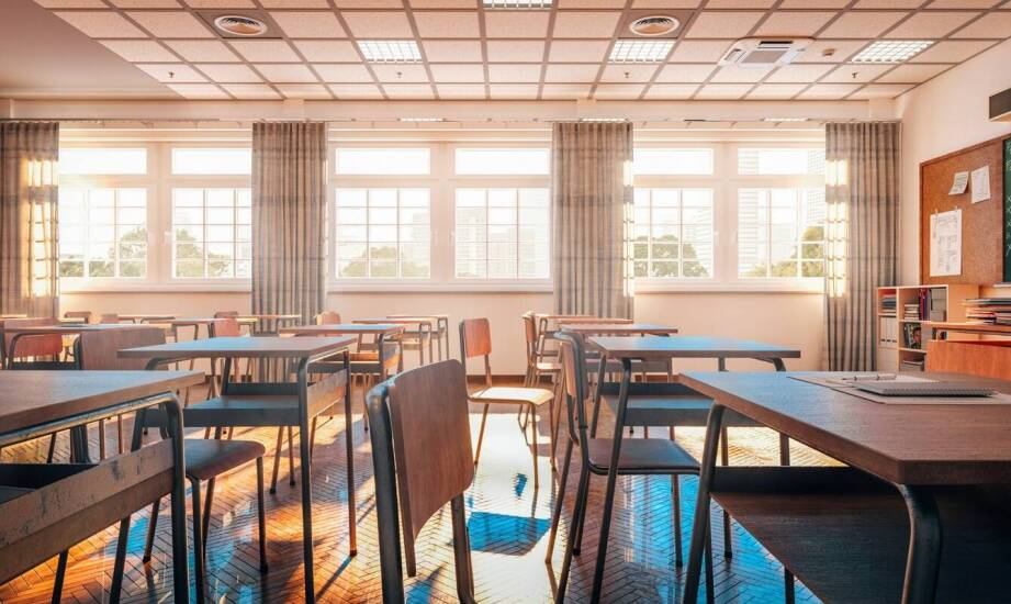 Bezpieczne i funkcjonalne wyposażenie szkół – na co zwrócić uwagę przy wyborze?