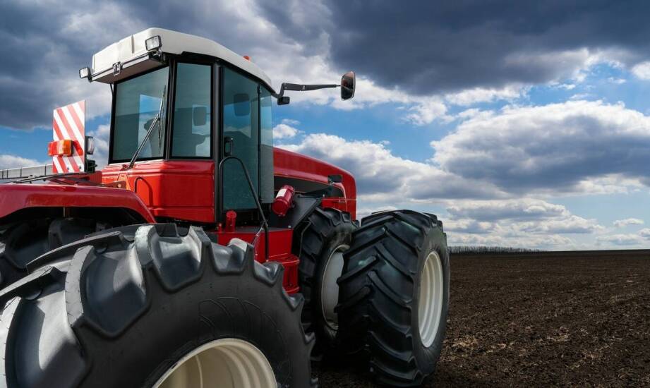Rola szyby w ochronie przed warunkami atmosferycznymi w ciągnikach rolniczych
