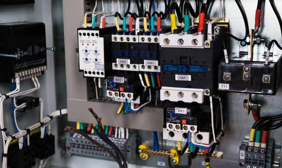 Zastosowanie filtrów wyższych harmonicznych w systemach zasilania przemysłowego