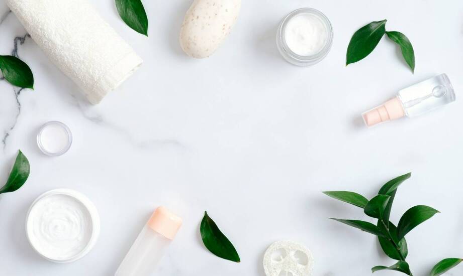 Jakie kosmetyki do włosów wybrać, aby zapewnić im blask i zdrowie?