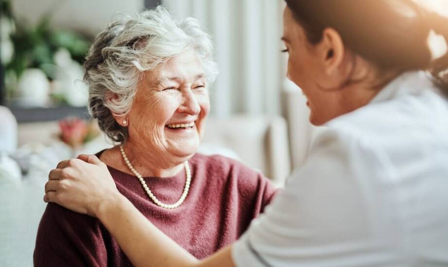 Przyjazna atmosfera w domu pomocy społecznej – co ją tworzy?