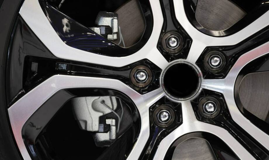 Dlaczego warto inwestować w trwałe kołpaki 13?