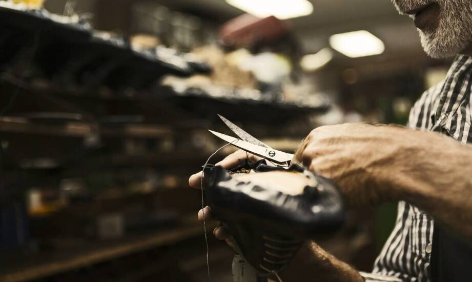 Renowacja obuwia skórzanego – jak przedłużyć żywotność ulubionych butów?