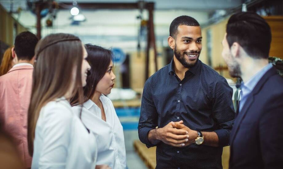 Jak agencje pracy ułatwiają rekrutację pracowników do branży produkcyjnej?