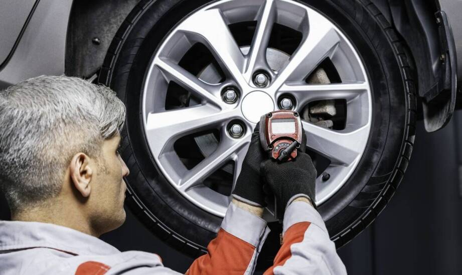 Jakie są najczęstsze problemy z montażem kołpaka 13 i jak ich unikać?