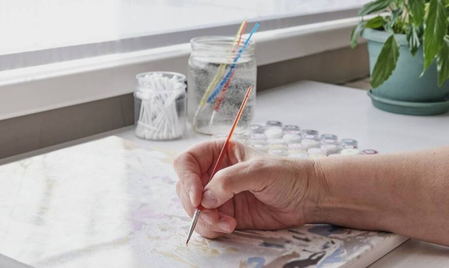 Jak malowanie po numerach z rysunkami dla dzieci wspiera koncentrację?