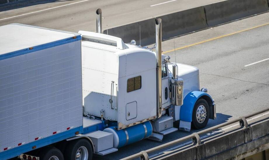 Jakie wyzwania stoją przed firmami oferującymi przewóz mebli w Krakowie?