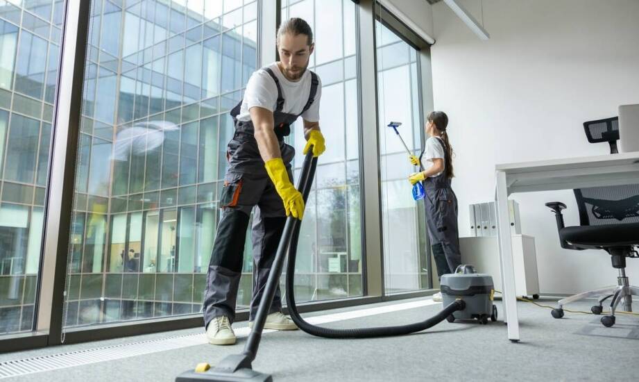 Jak wybrać najlepszą ofertę sprzątania dla swojego biura?