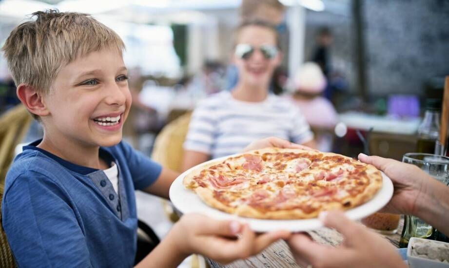 Odkryj wyjątkowe smaki faszerowanej pizzy z dostawą do domu