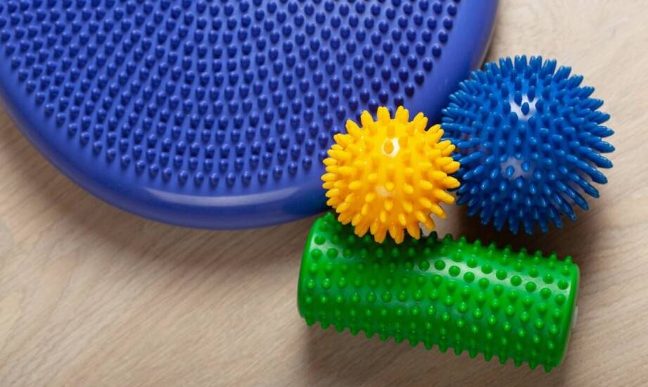 Jakie akcesoria ze sklepu medycznego przydadzą się do rehabilitacji domowej po udarze?